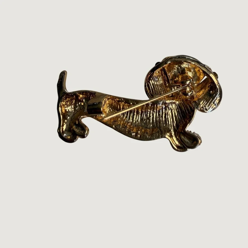 Vintage Gold Tone Mauve Enamel Rhinestone Dachshund Wiener Dog Pin Brooch